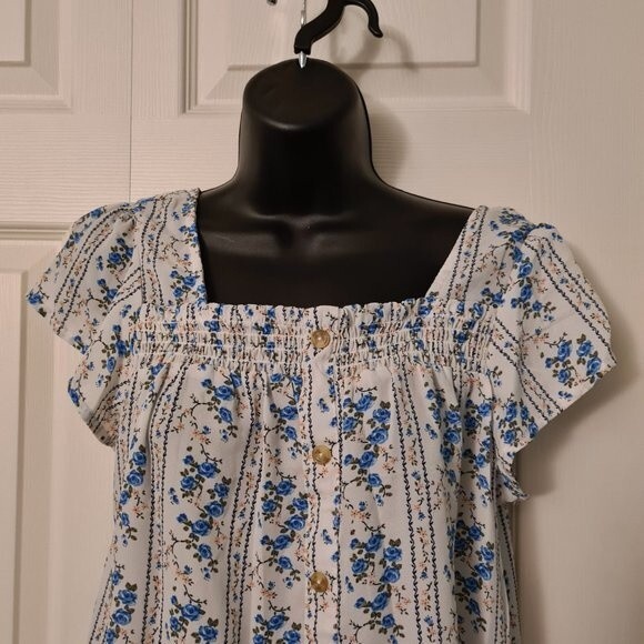 No Boundaries Floral Top / Size: L (11-13) - Picture 2 of 4